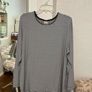 Chico’s black and white long sleeves T-shirt